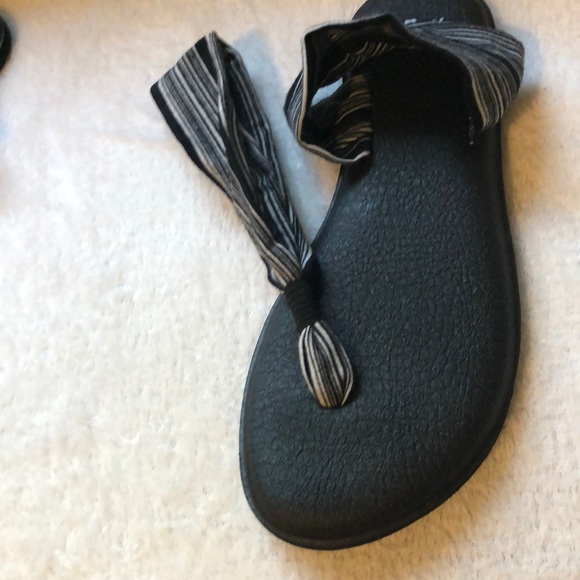 Fabric Strapped Sandals With Yoga Mat Bottoms - Picture 2 of 4